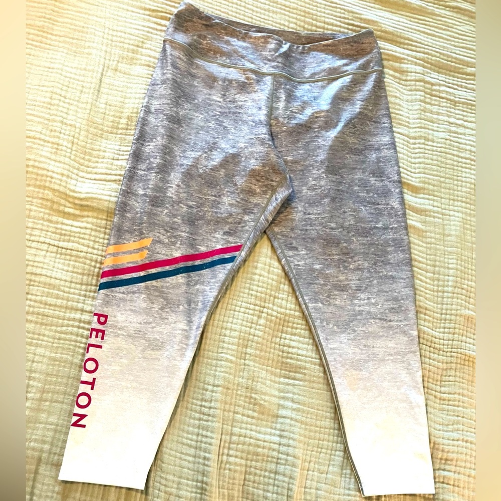 Gray & white Pelaton workout capri pants, size XL